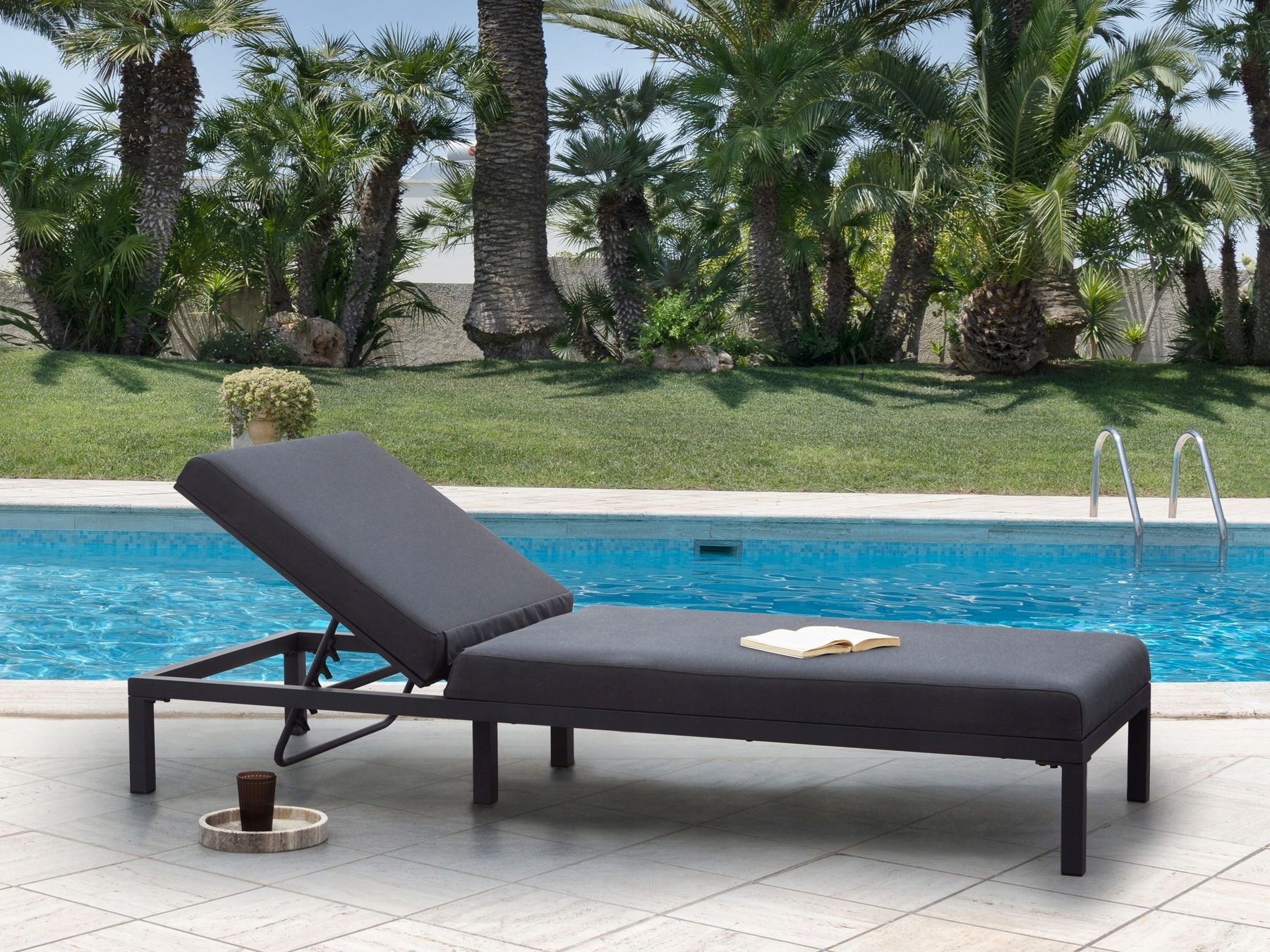 Leżak ogrodowy LARIANO Metal Grafitowy – Idealny do relaksu w ogrodzie