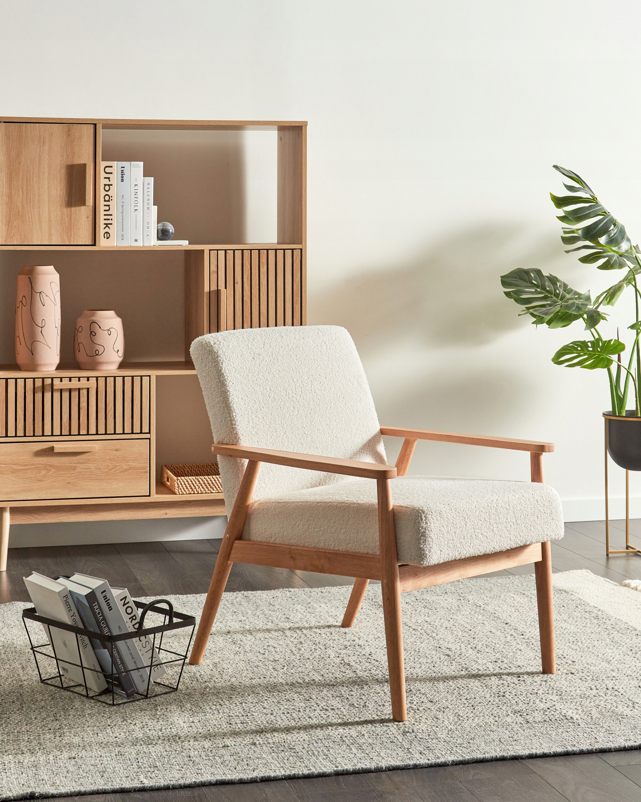 Fotel ESRUM Boucle Złamana biel – Elegancja i komfort w Twoim wnętrzu