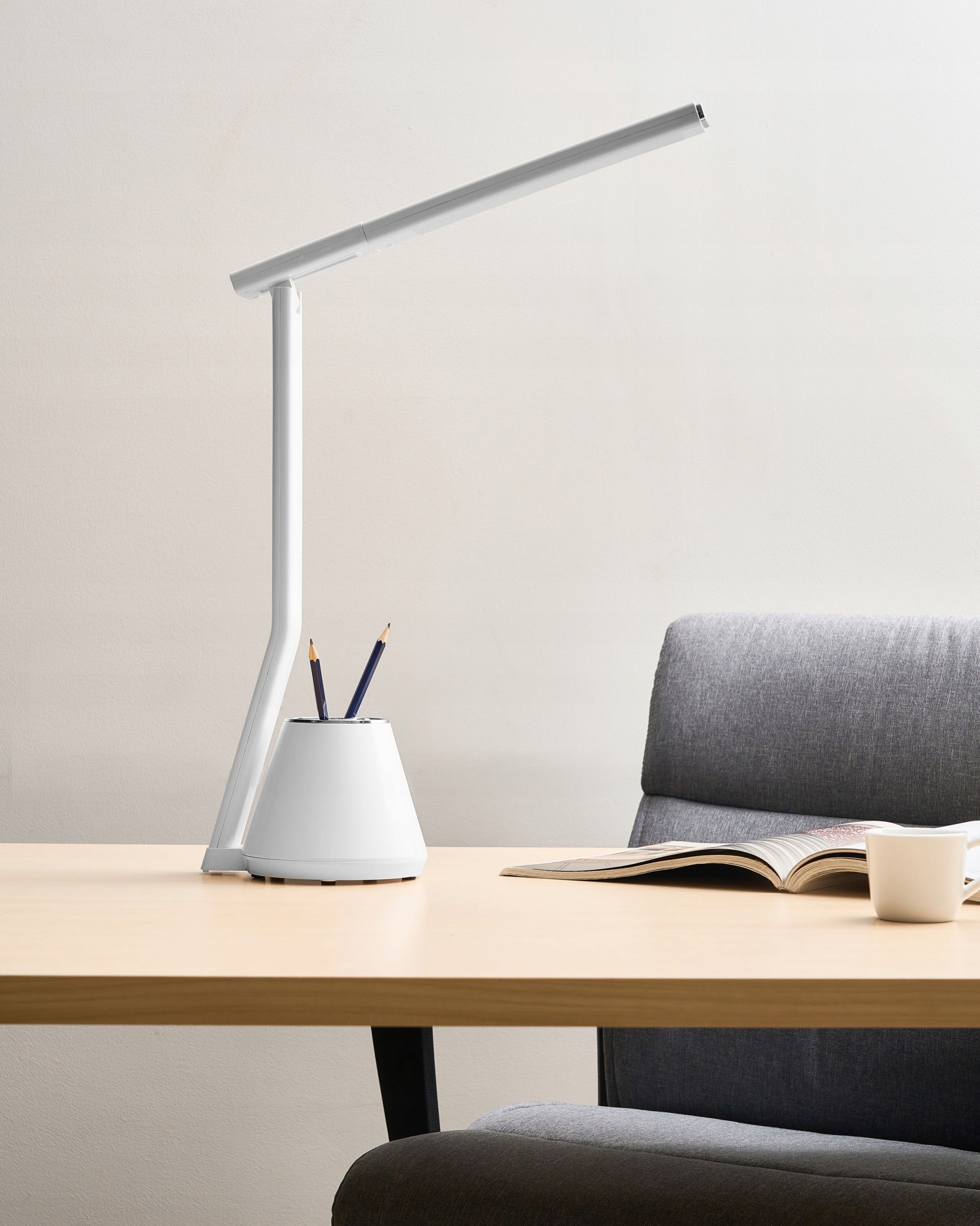Funkcjonalność i styl – Lampa z praktycznym stiftholderem