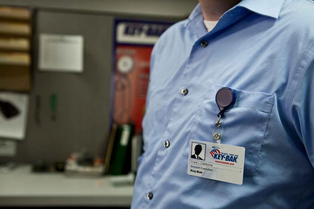 Retraktor MINI-BAK ID Badge Reel/Holder – Idealne rozwiązanie dla pracowników