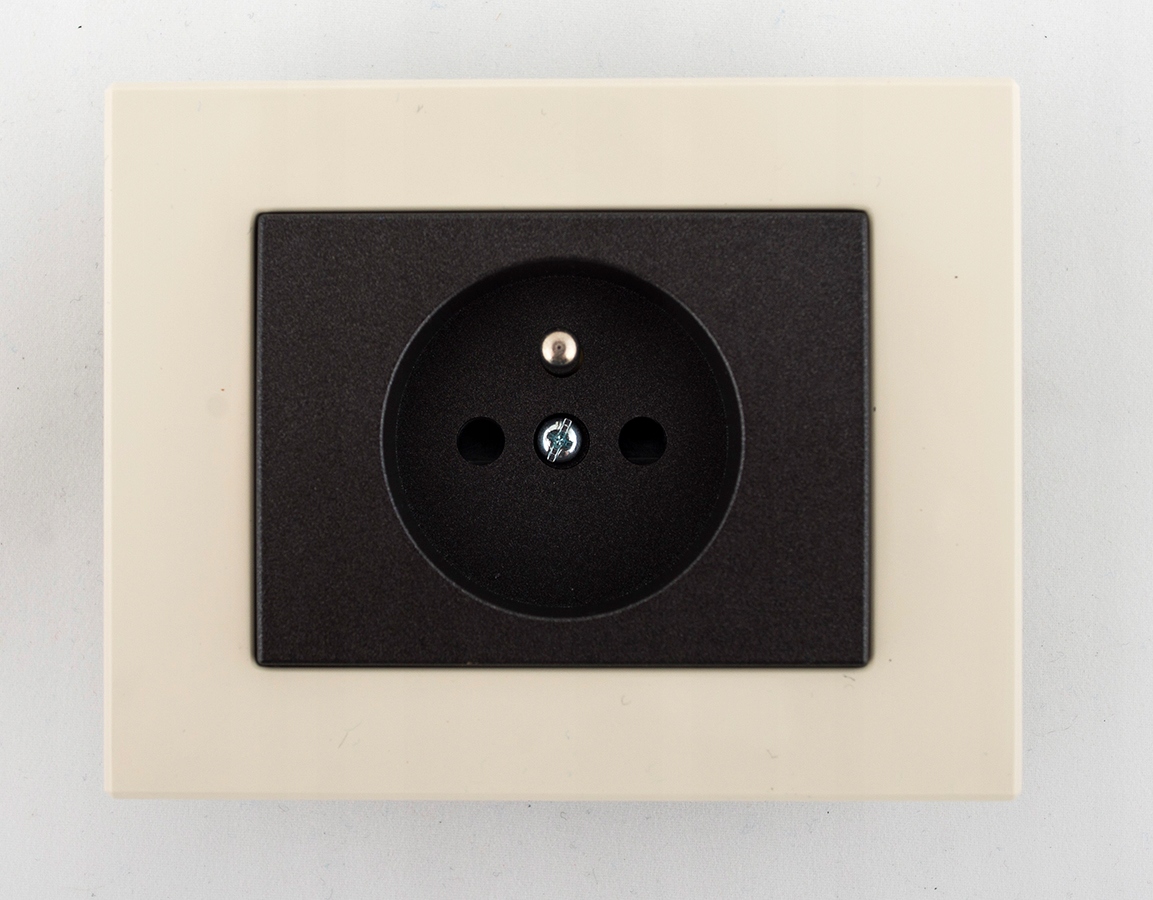 Materiał i kolor ramki – Wybór dla estetycznych aranżacji