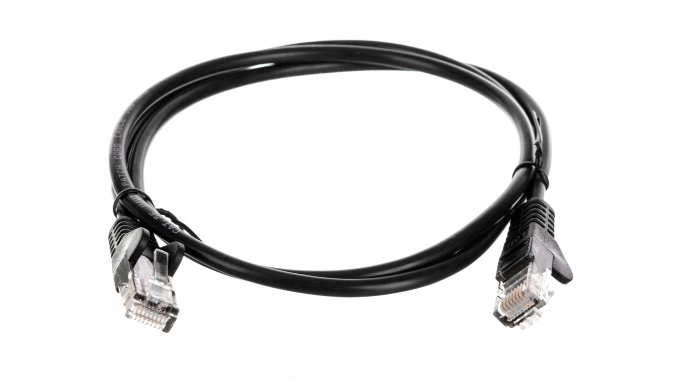Kabel krosowy patchcord U/UTP kat. 5e CCA czarny 1m (68644) – Idealne połączenie dla Twojej sieci