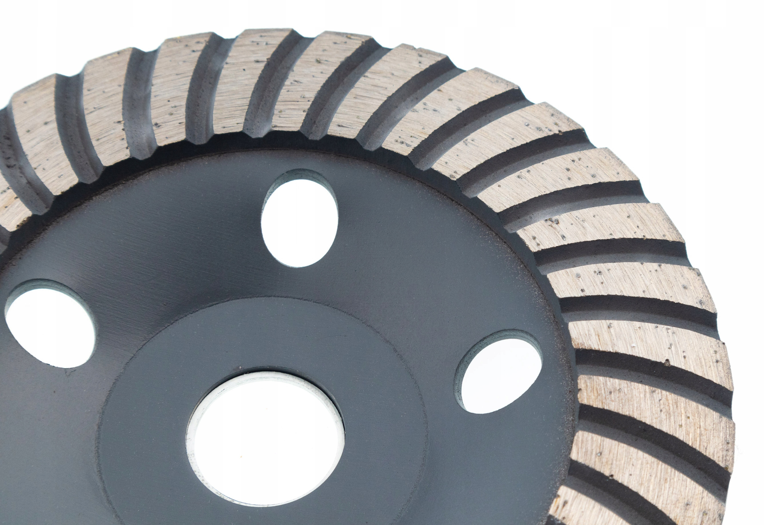 Wysoka prędkość obrotowa – efektywna praca z szlifierkami kątowymi