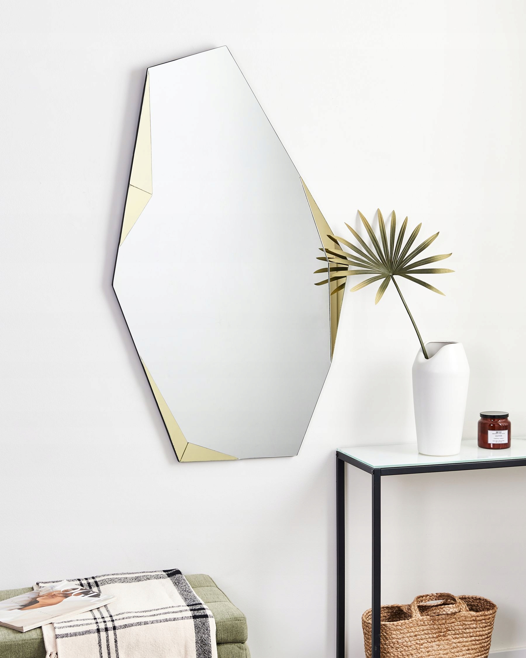 Idealne do sypialni i salonu – Cechy lustra ARGUEL