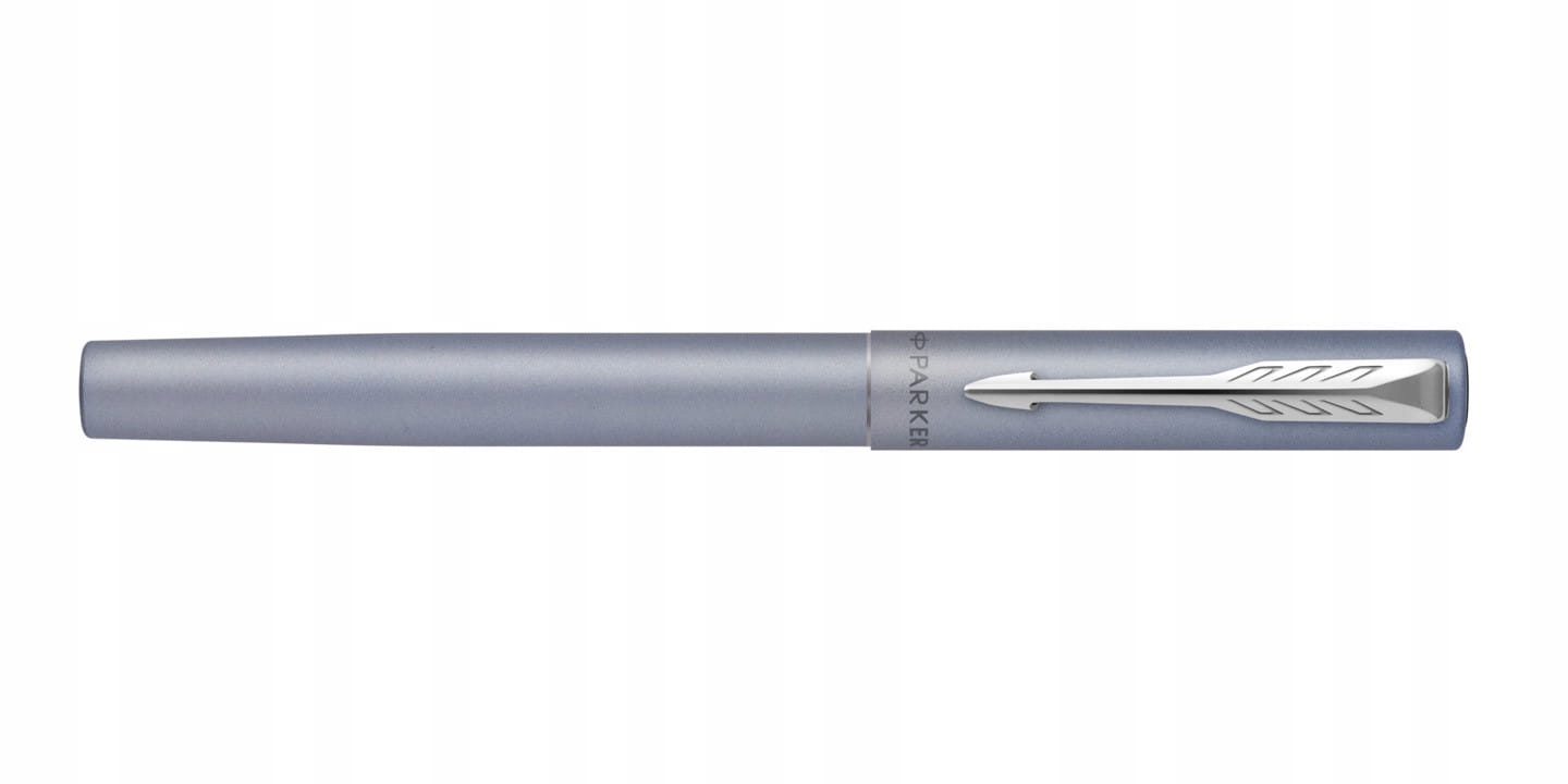 Metaliczne wykończenie w satynowym srebrnoniebieskim kolorze