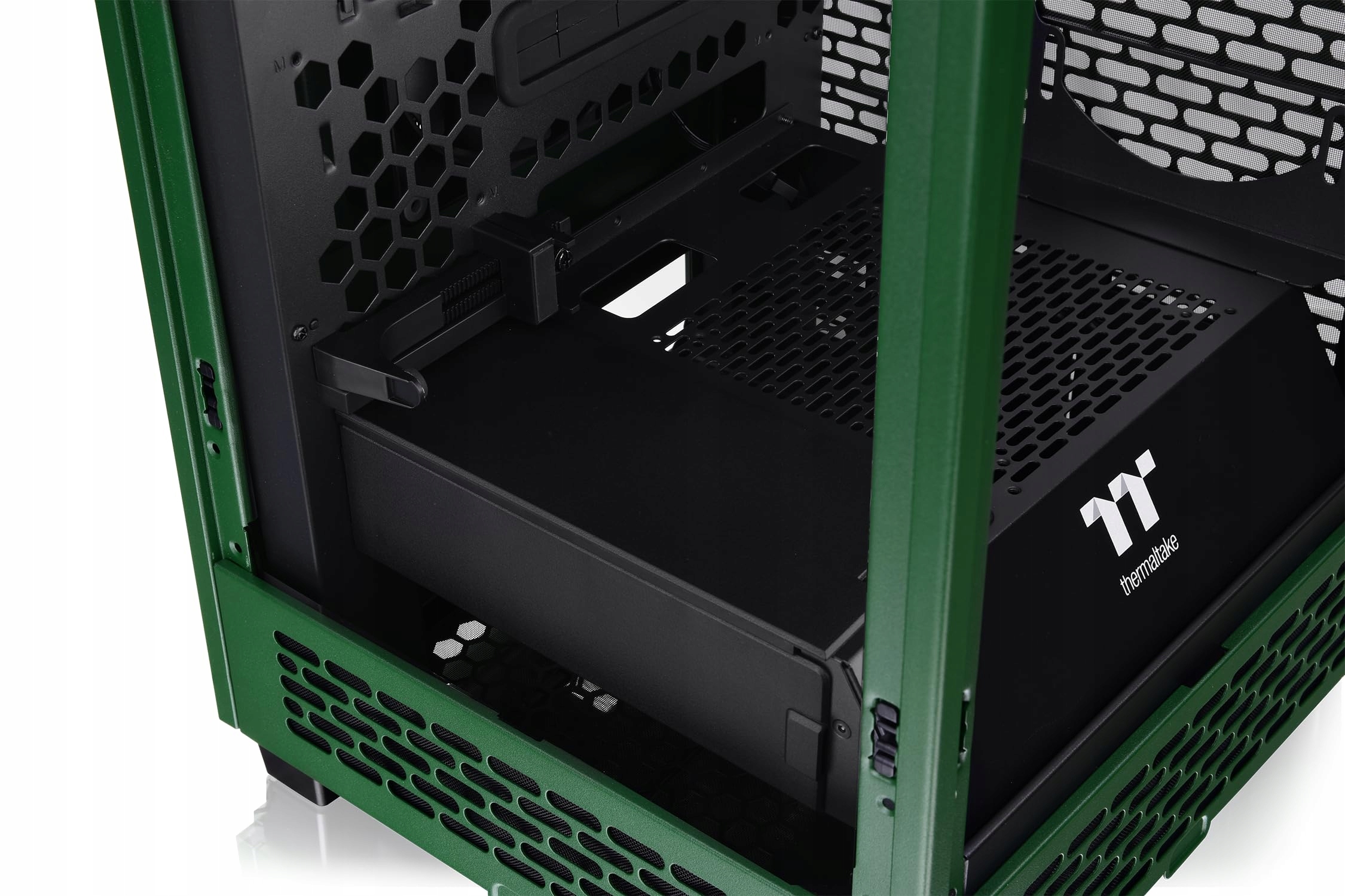 Wydajne chłodzenie – Dwa fabrycznie zainstalowane wentylatory 140 mm