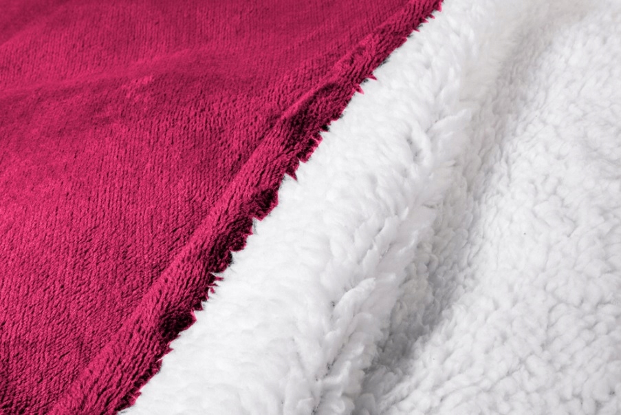 Ponczo telewizyjne z kapturem Hoodie bordo – Ciepło i komfort w jednym