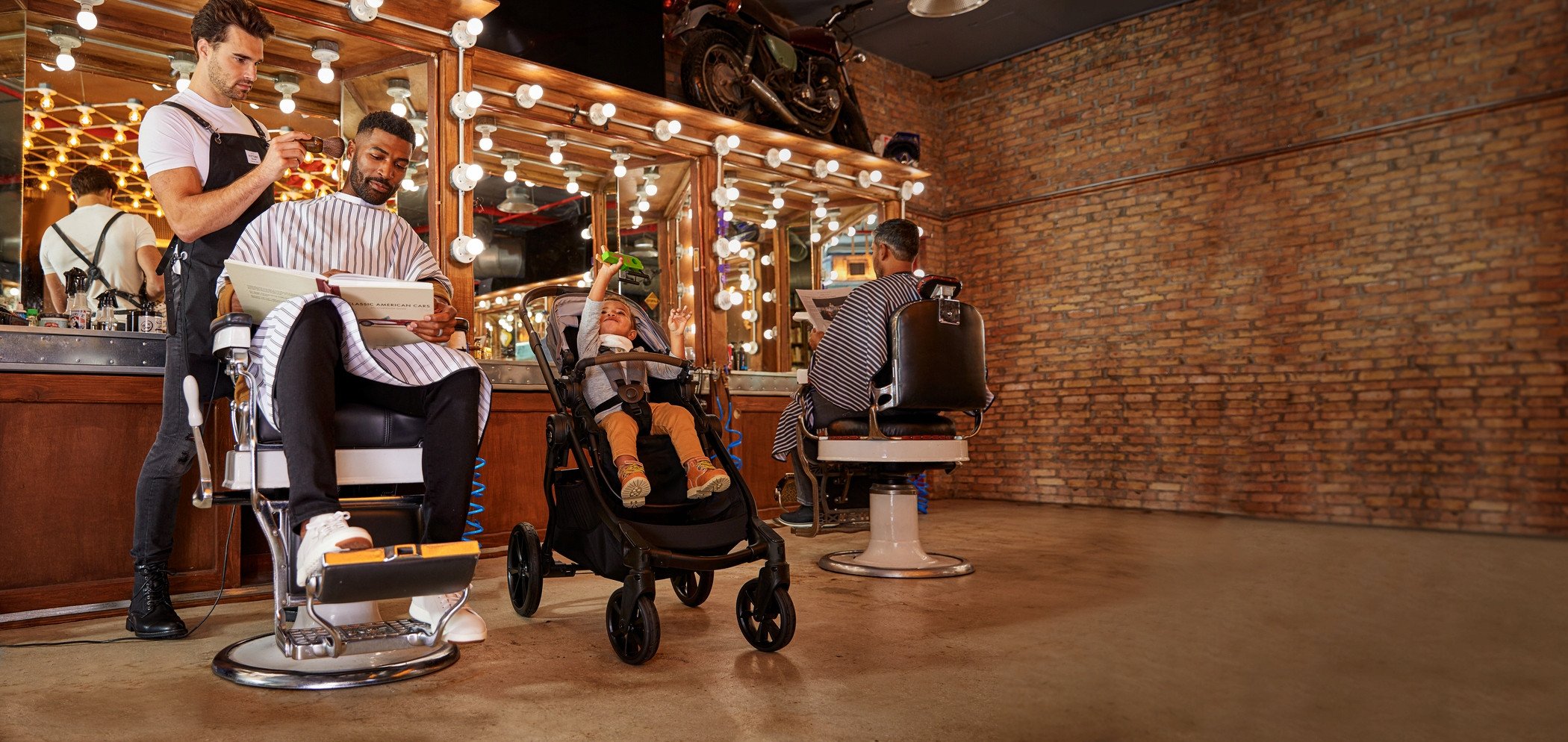 Dodatkowe siedzisko – szybka transformacja wózka dla rodzeństwa