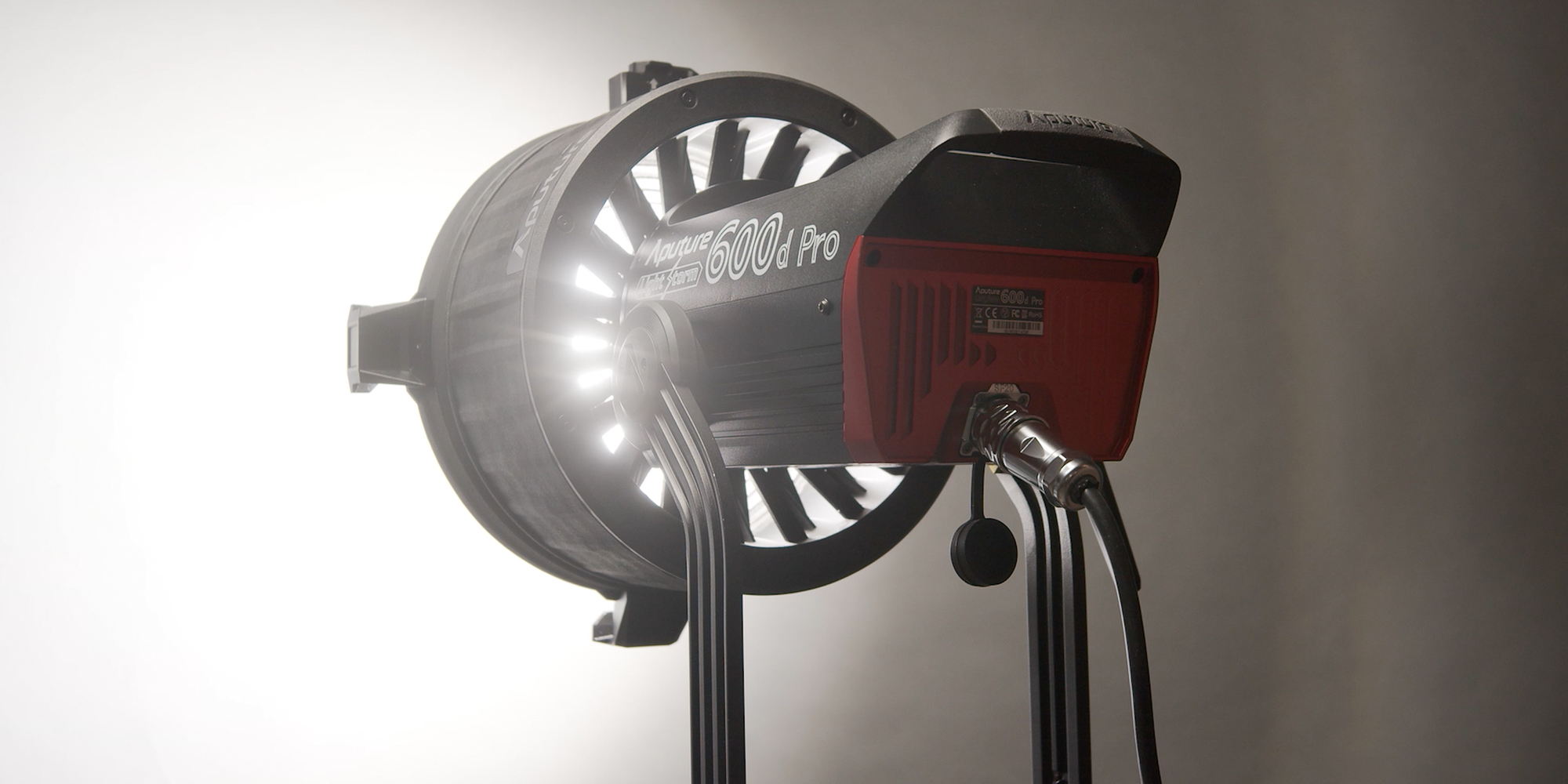 Soczewka Aputure F10 Fresnel - Moc podkręcona o 340%