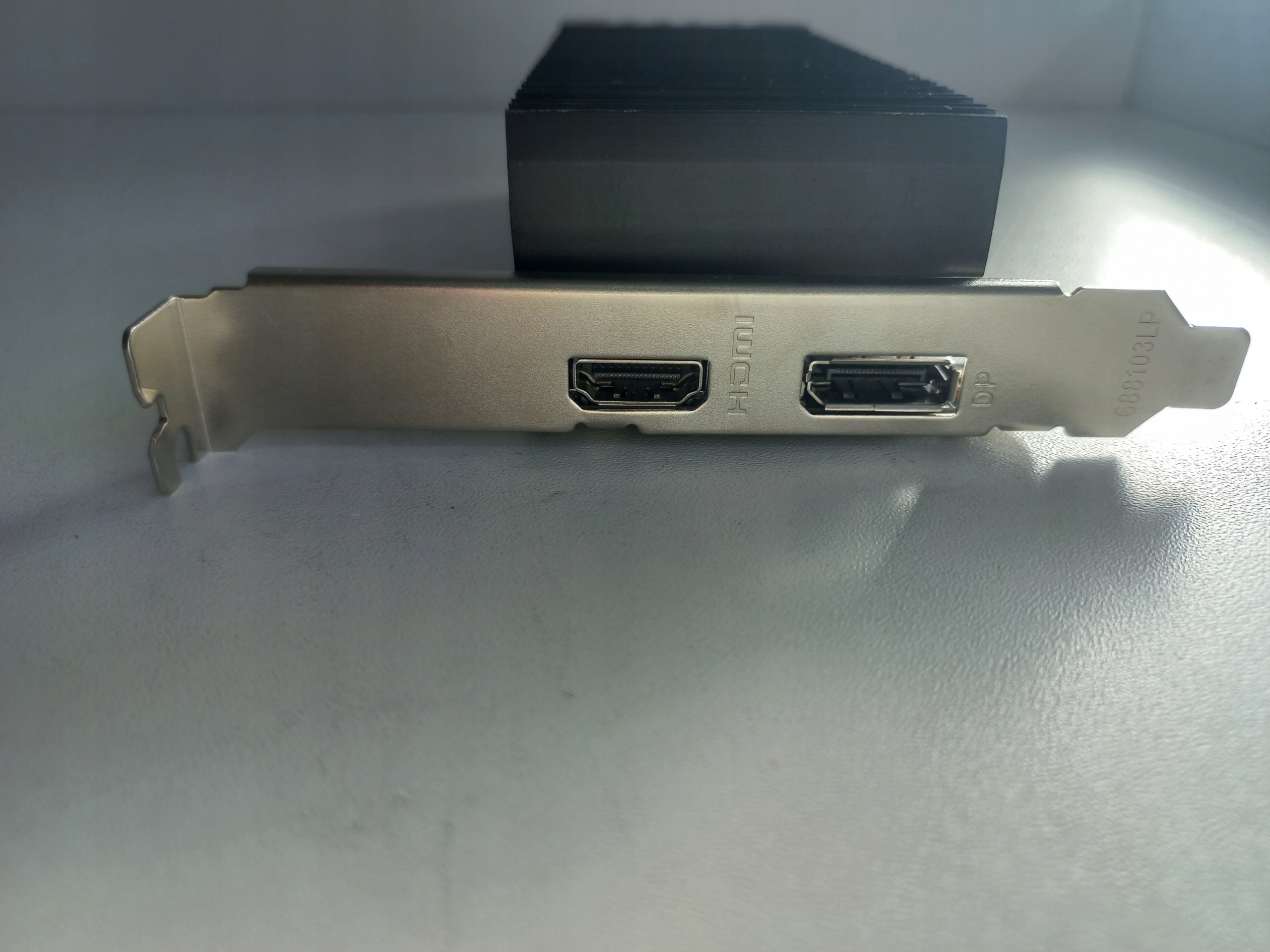 Złącza i kompatybilność – HDMI i DisplayPort