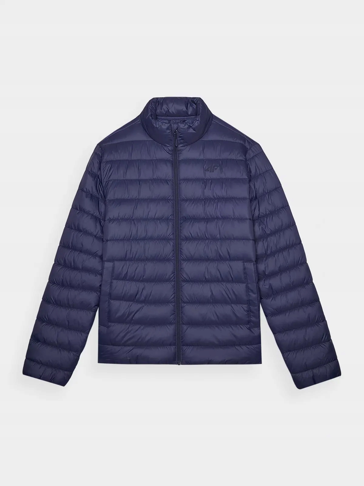 Klasyczny krój z poziomym pikowaniem dla swobody ruchów