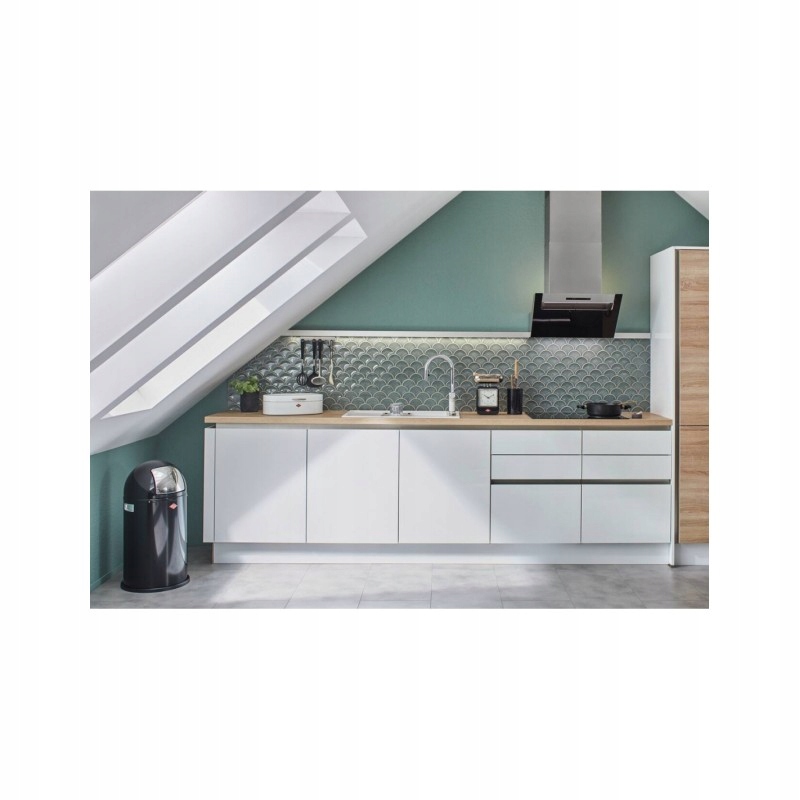 Duża klapa ze stali nierdzewnej – Łatwe wyrzucanie odpadów