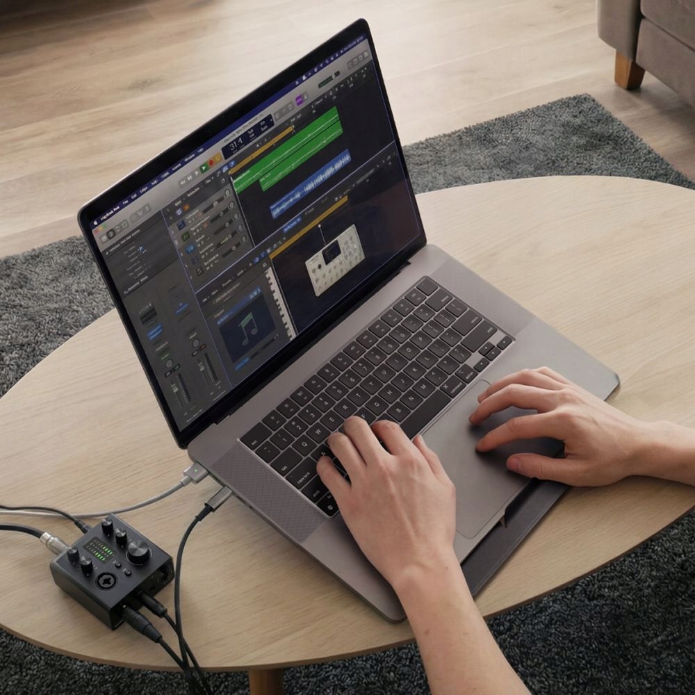 Spigen AMP11117 – Stojak na laptopa, który zmienia sposób pracy