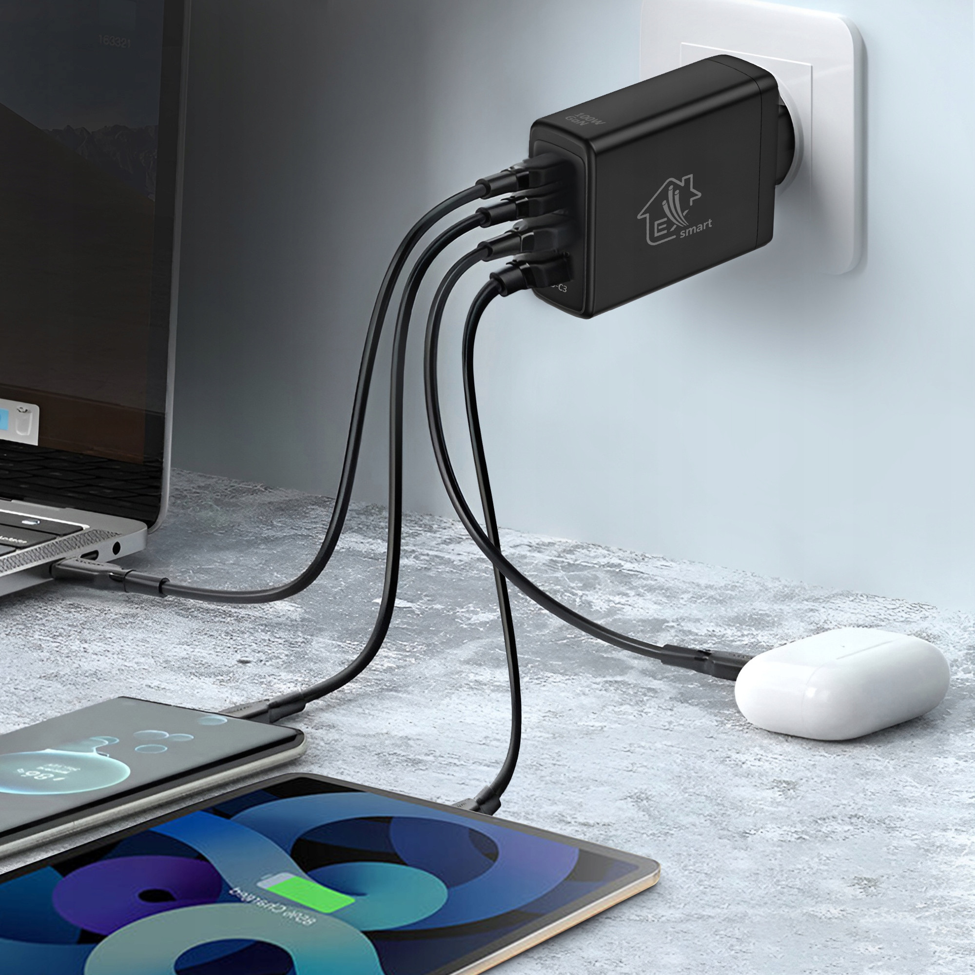 Multitasking z trzema portami USB-C i jednym USB-A