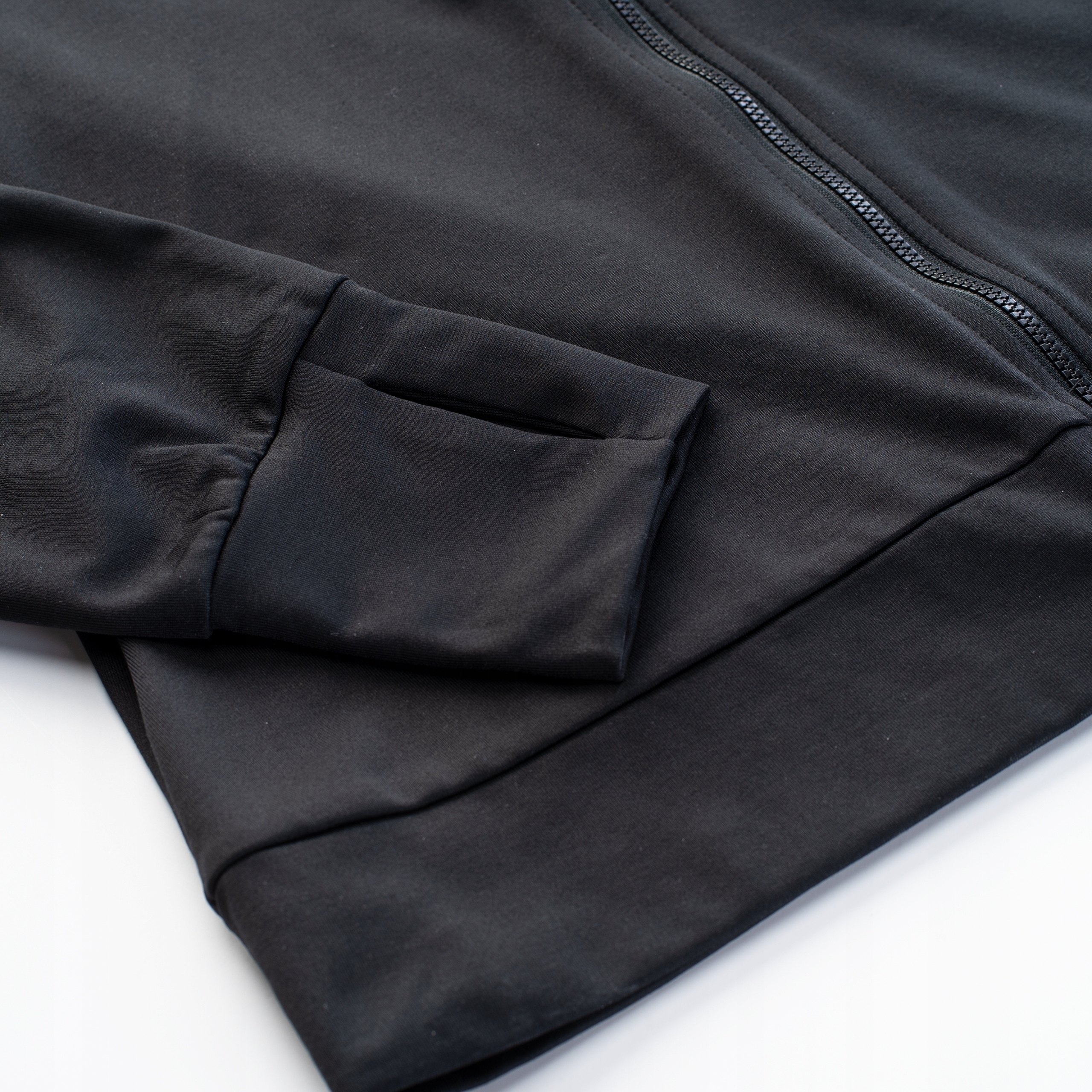 Otwory na kciuk – Komfort i praktyczność