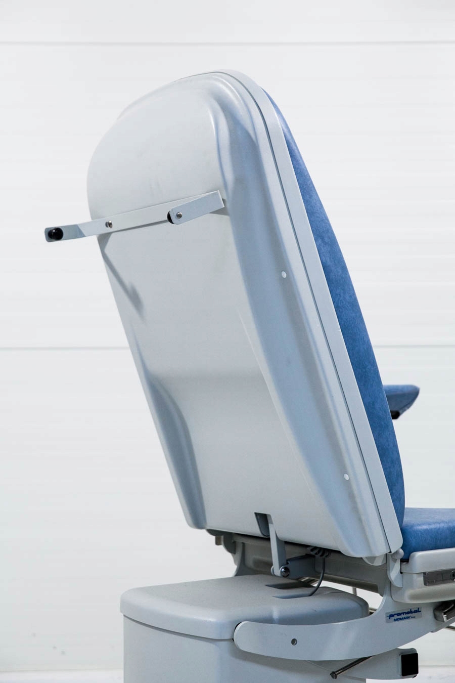 Łatwa instalacja bez potrzeby montażu na ścianie lub biurku