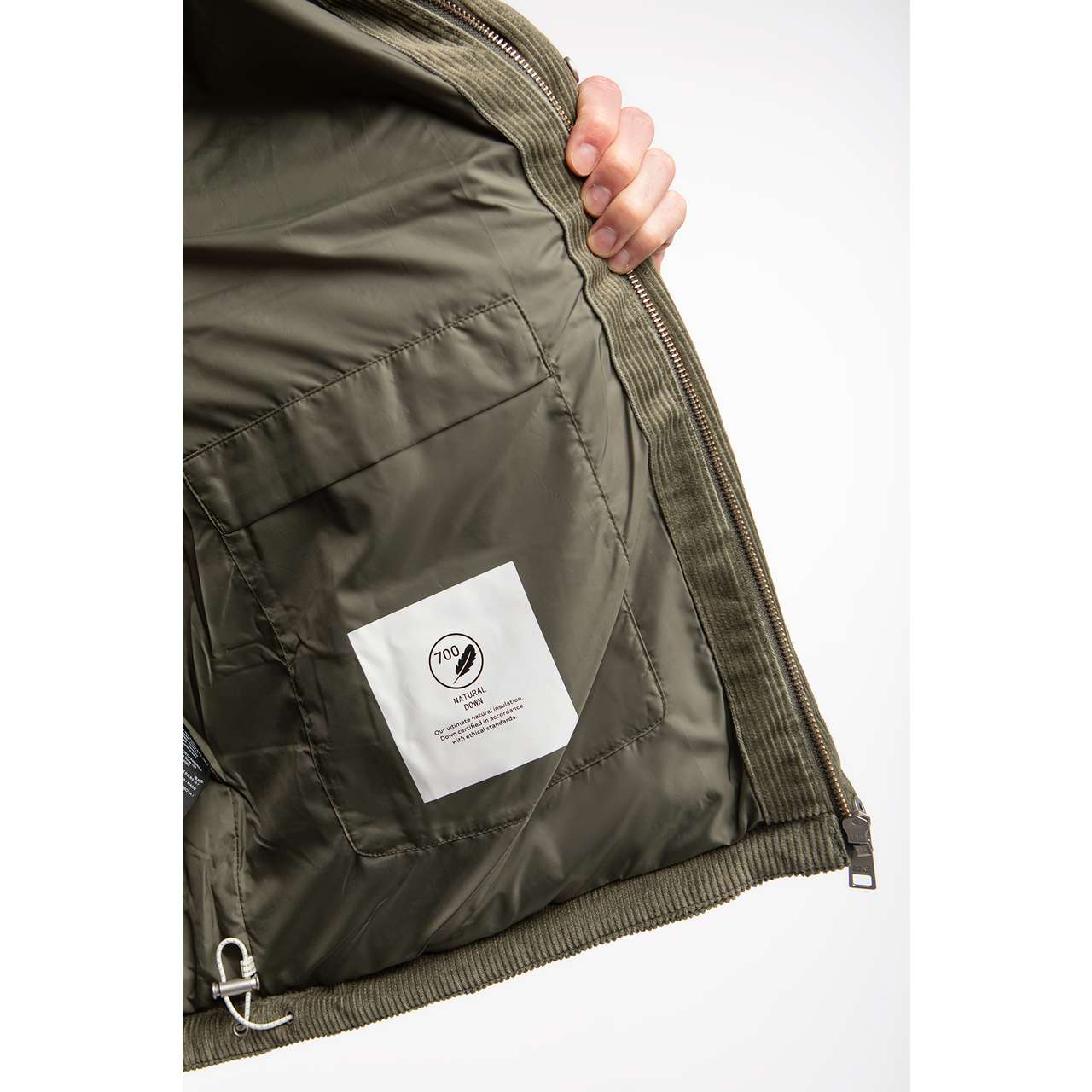 Komfort i styl – Sztruksowe wykończenie i praktyczne kieszenie