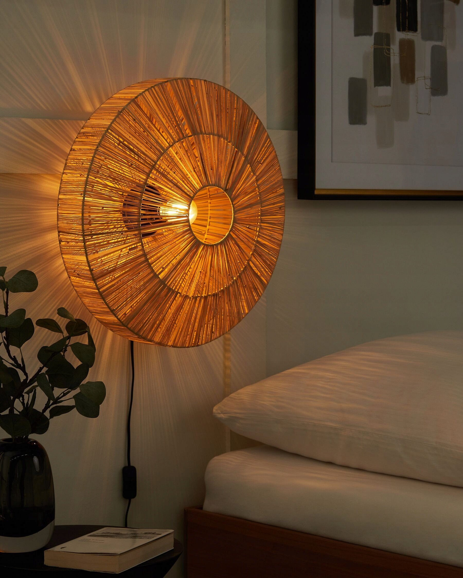 Ręcznie wykonana lampa ze słomy naturalnej