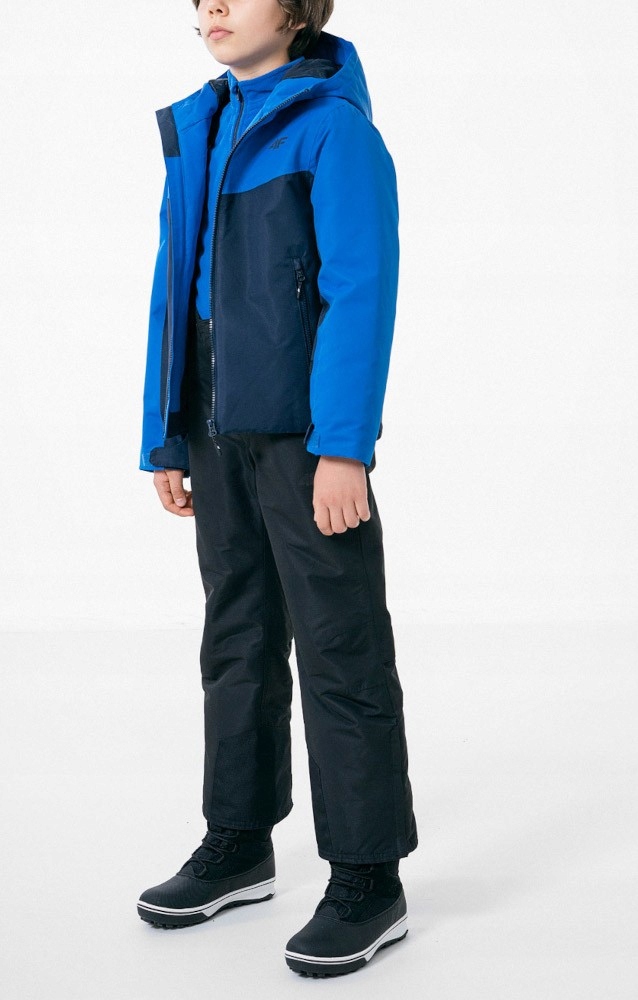 Funkcjonalne kieszenie na drobiazgi i ski pass