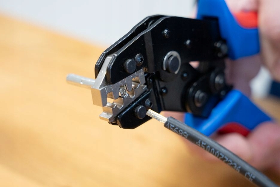 Zestaw modułów do różnych zastosowań elektrycznych