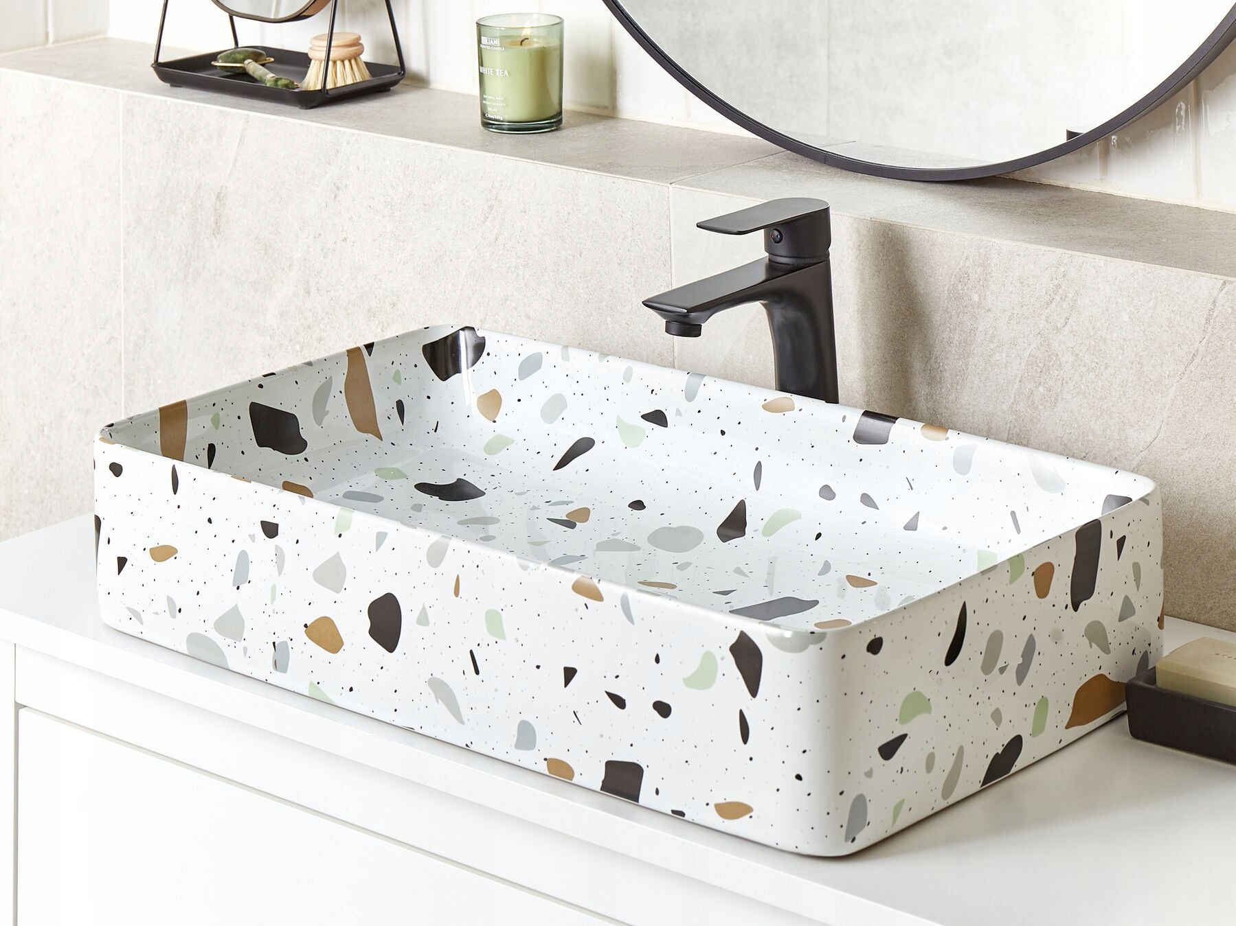 Umywalka nablatowa ceramiczna 51 x 34 cm biała z efektem lastryko NULES Lumarko – Styl i funkcjonalność w Twojej łazience