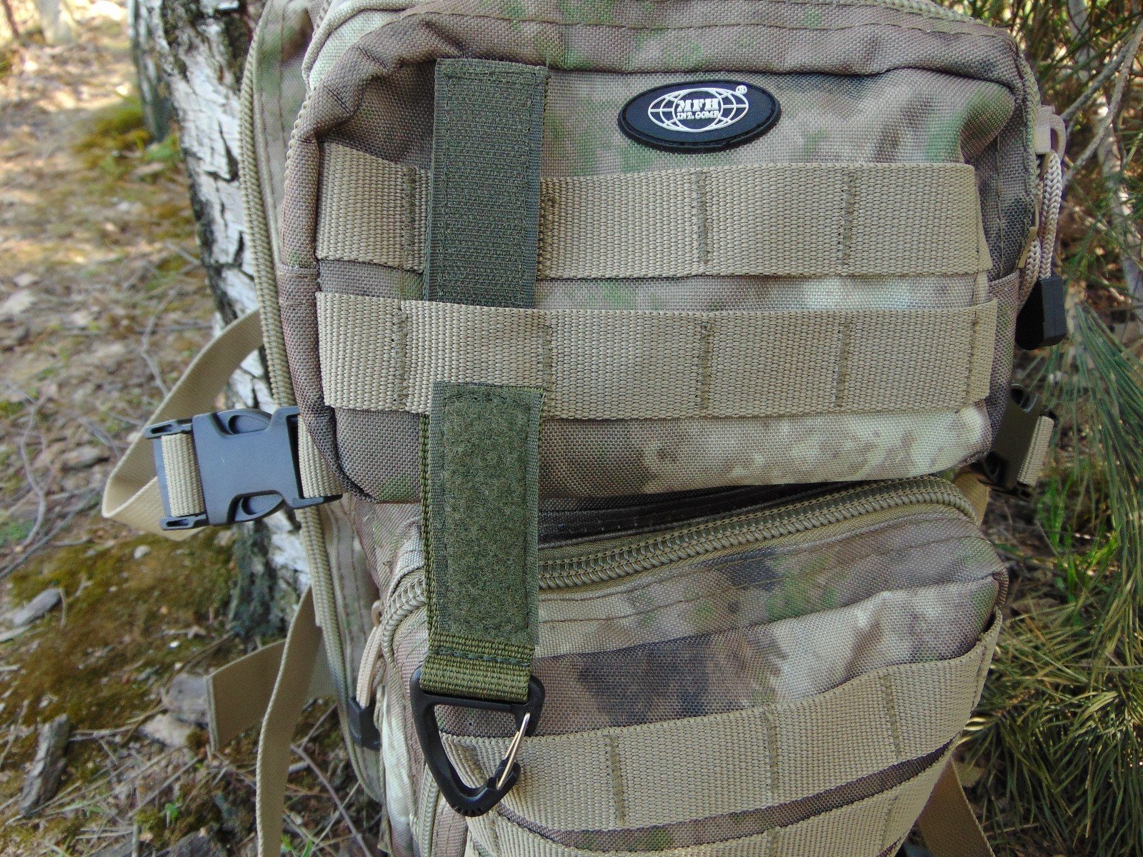 uniwersalny-uchwyt-karabinczyk-molle-mfh-7.jpg