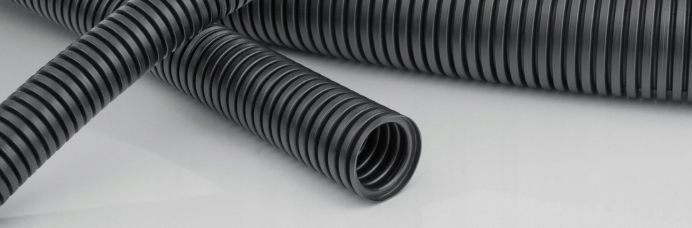 Metalowy pilot ułatwiający przeciąganie przewodów