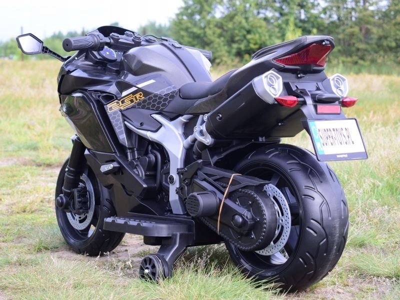 Kolor i design – Czarny motocykl dla dzieci