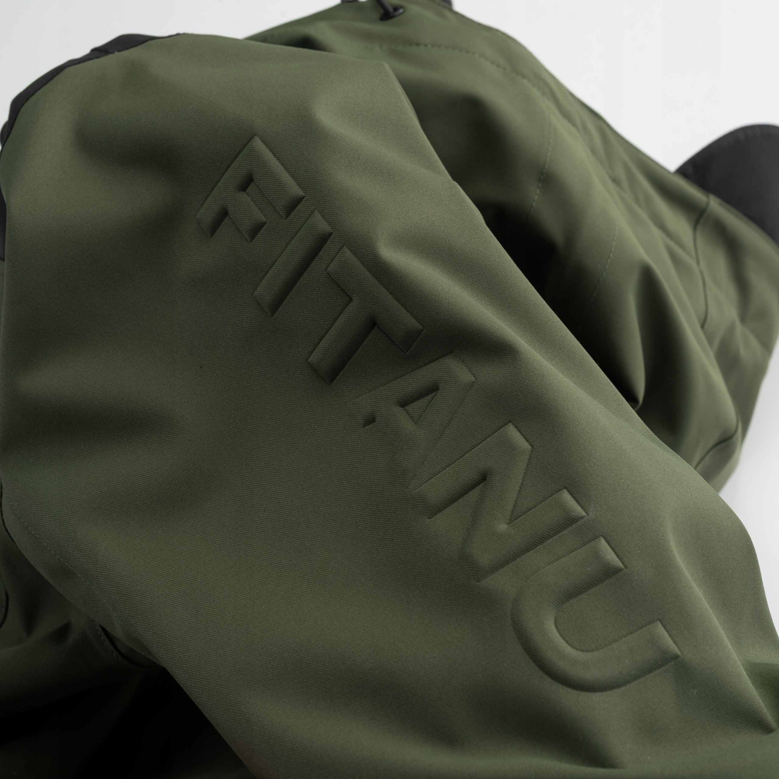 Wodoodporność i oddychalność – Kluczowe cechy kurtki VORAL PRIMALOFT