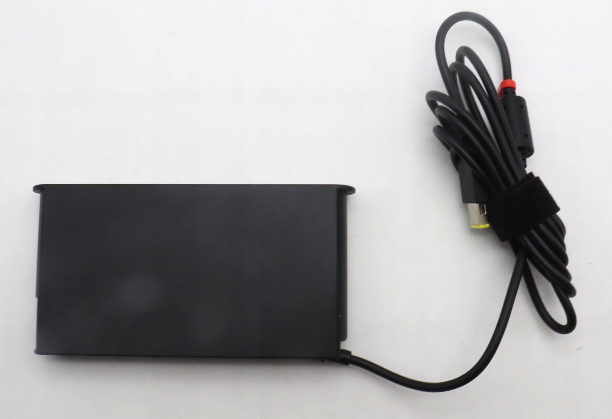 Ładowarka Lenovo CRU AC_ADAPTER Rectangle – Niezawodne zasilanie dla Twojego laptopa