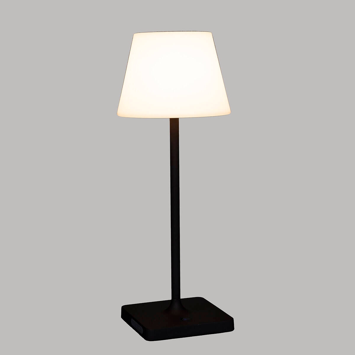 Kolor i materiały – elegancki czarny metal