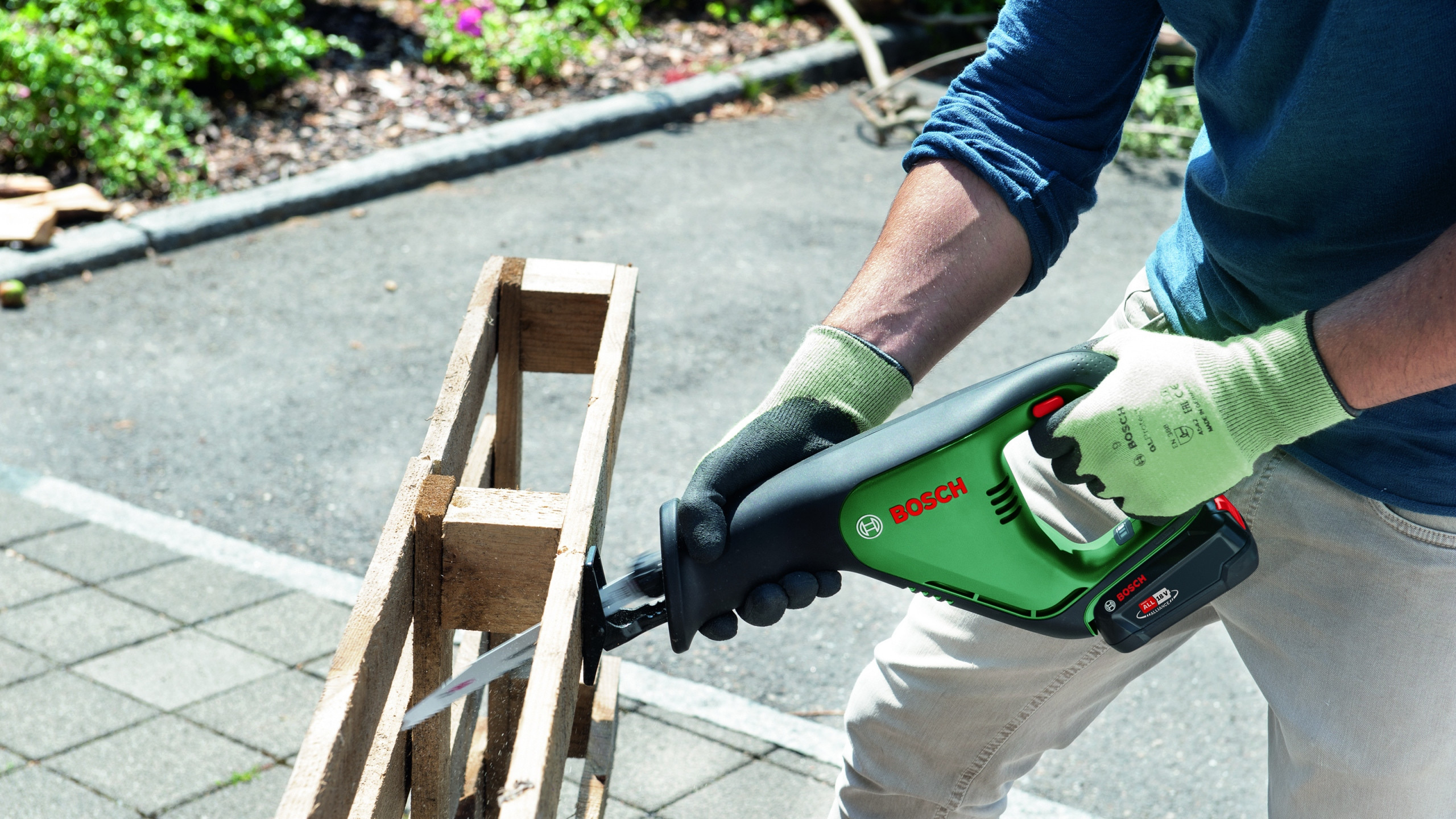 Wszechstronność zastosowania – Idealna do cięcia drewna, metalu i tworzyw sztucznych