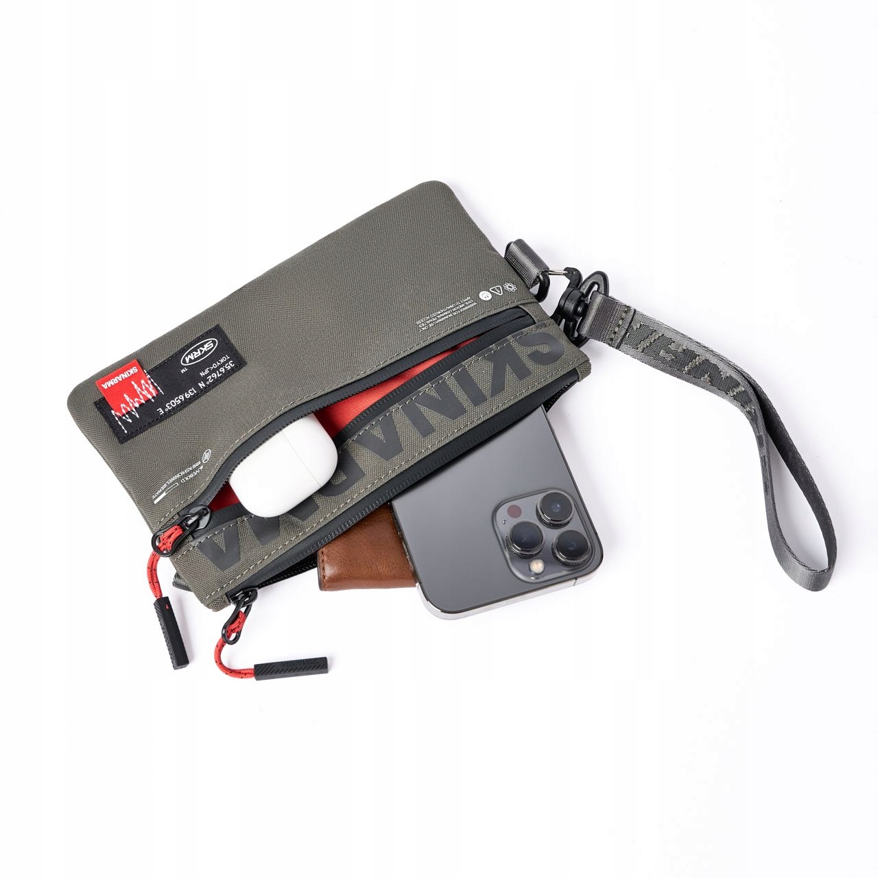 Praktyczne wnętrze z czterema kieszonkami