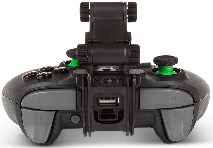 Ergonomiczna konstrukcja i precyzyjne analogowe drążki