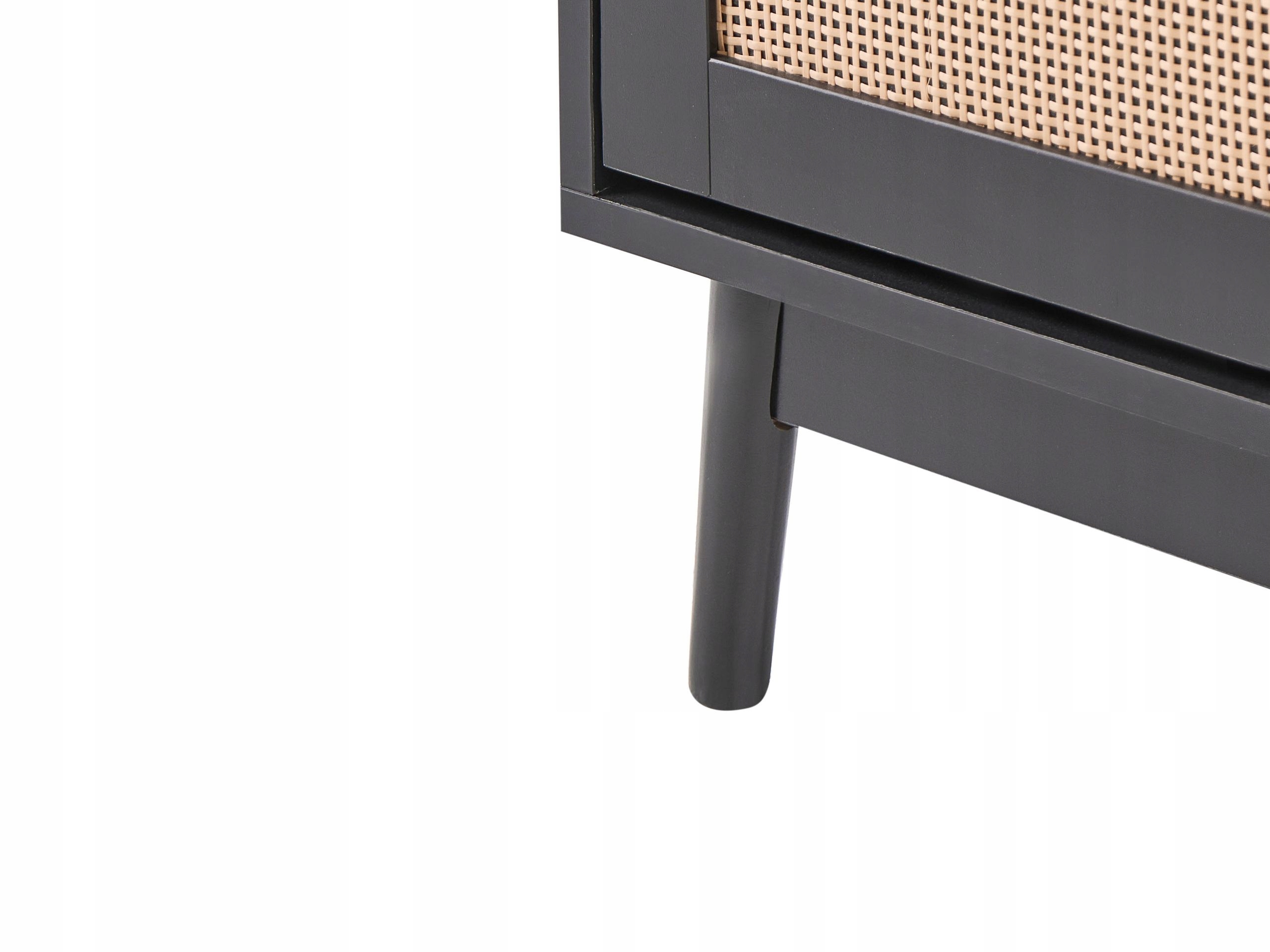 Stabilna konstrukcja dzięki drewnianym nogom