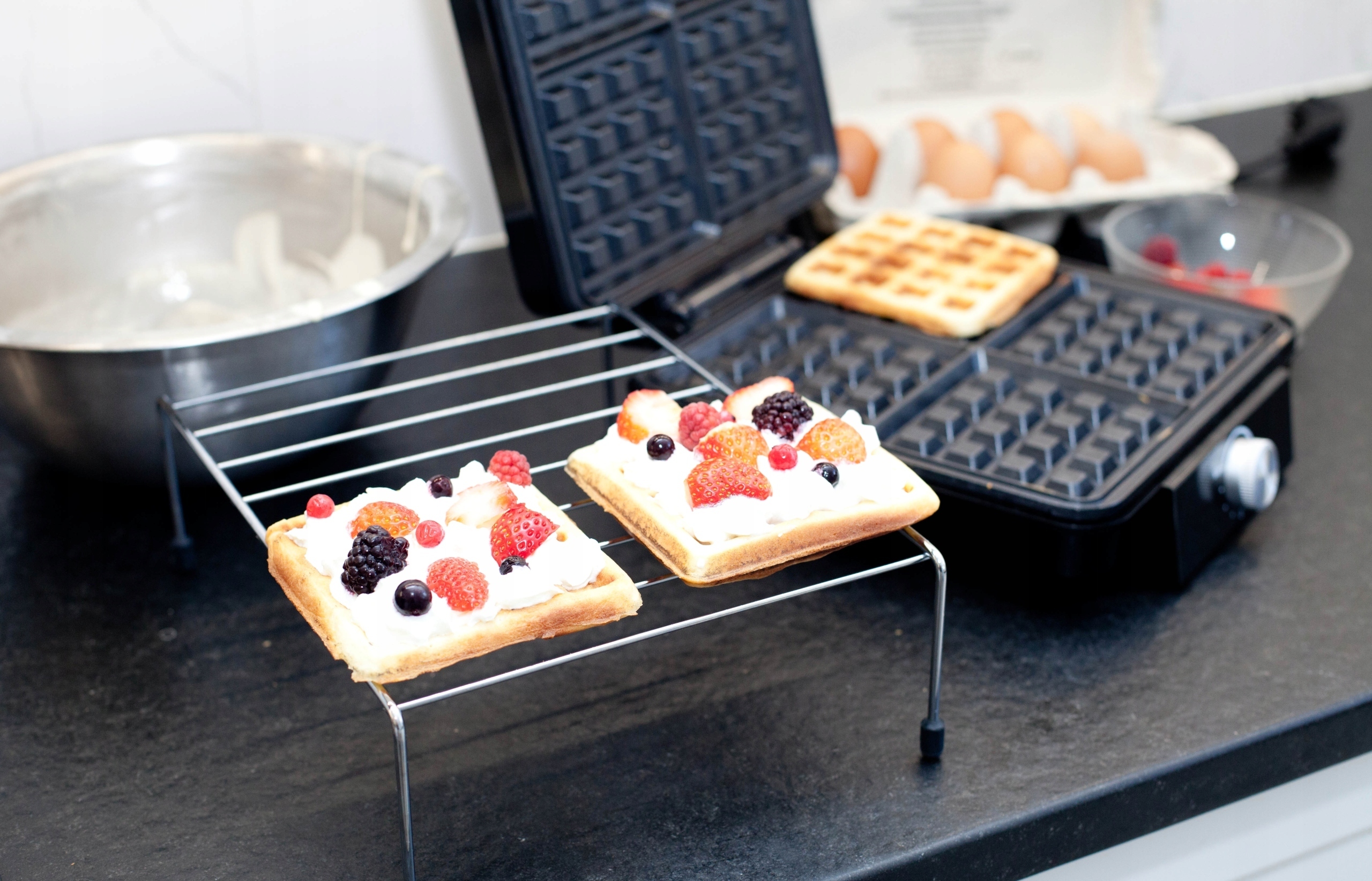 Nowoczesny design i solidne materiały – Gofrownica, która zachwyca