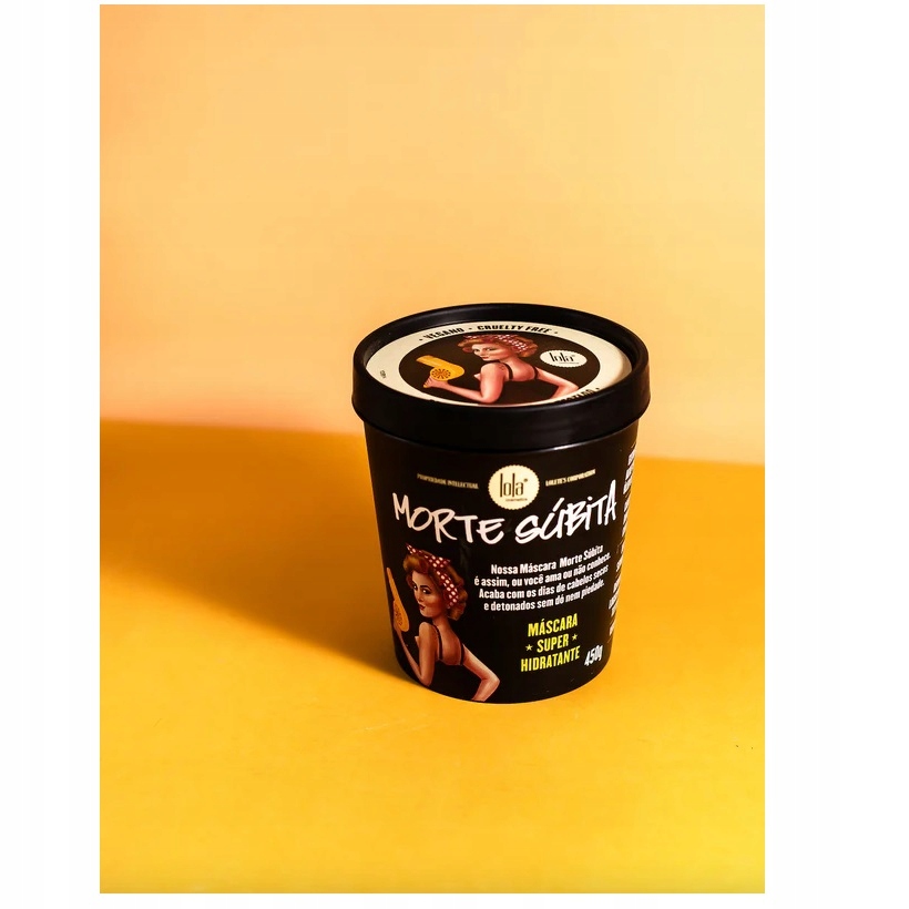 Aktywne składniki: masło kakaowe, olej kokosowy, aloes i pantenol