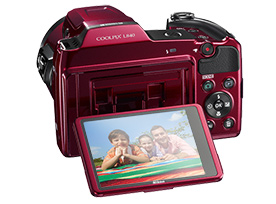 Odchylany wyświetlacz LCD o przekątnej 7,5 cm (3 cale) i rozdzielczości 921 000 punktów