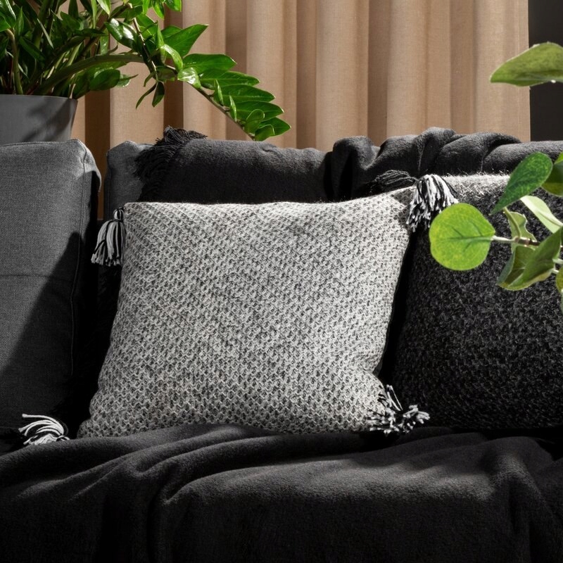 Oryginalny design w stylu boho z ozdobnymi chwostami