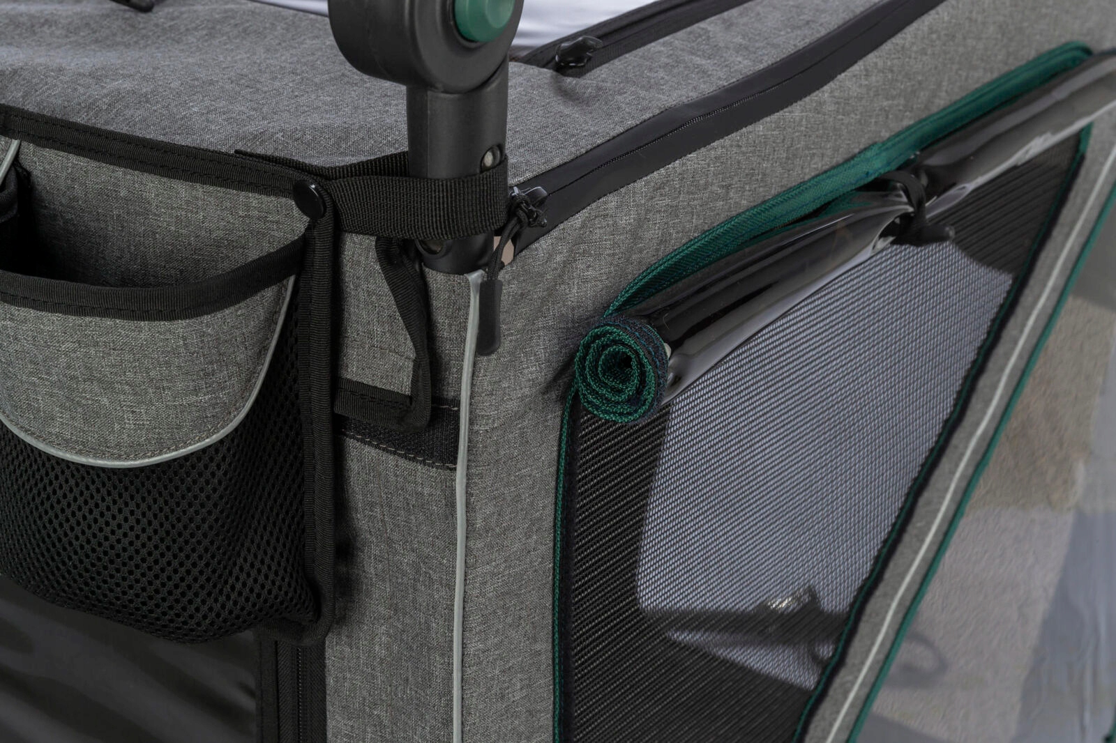 Przestronne wnętrze z wentylacją i dużymi drzwiami