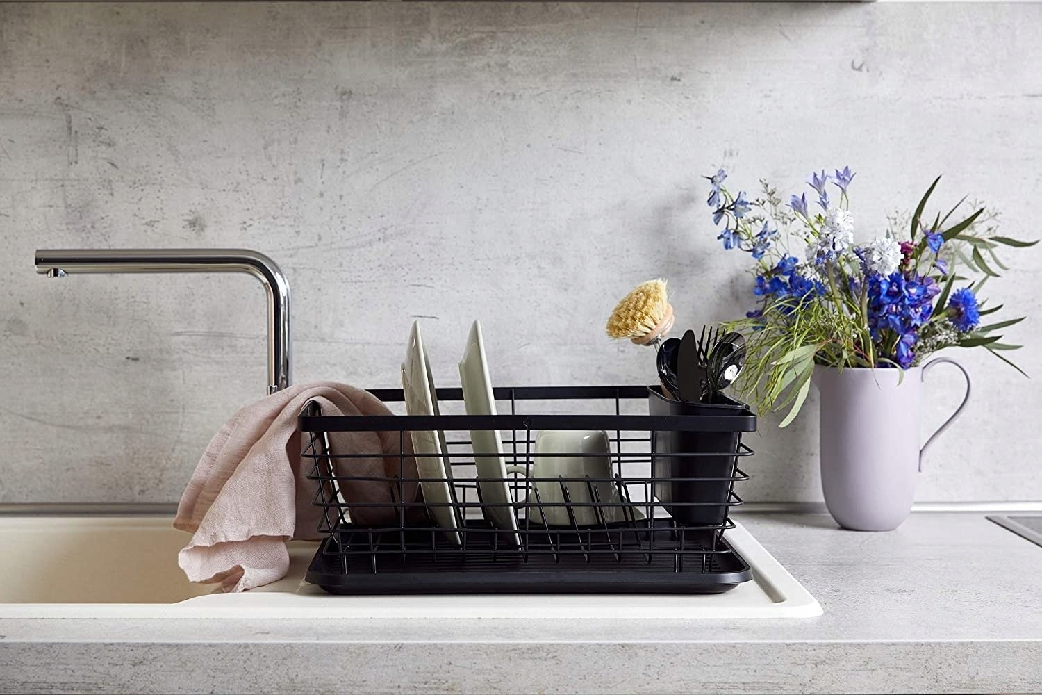 Szybkie wysychanie talerzy – Oszczędność miejsca i czasu