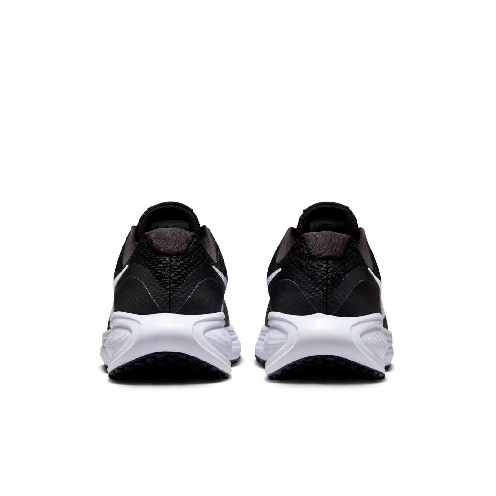 Waga i drop pięty w Nike Revolution 8