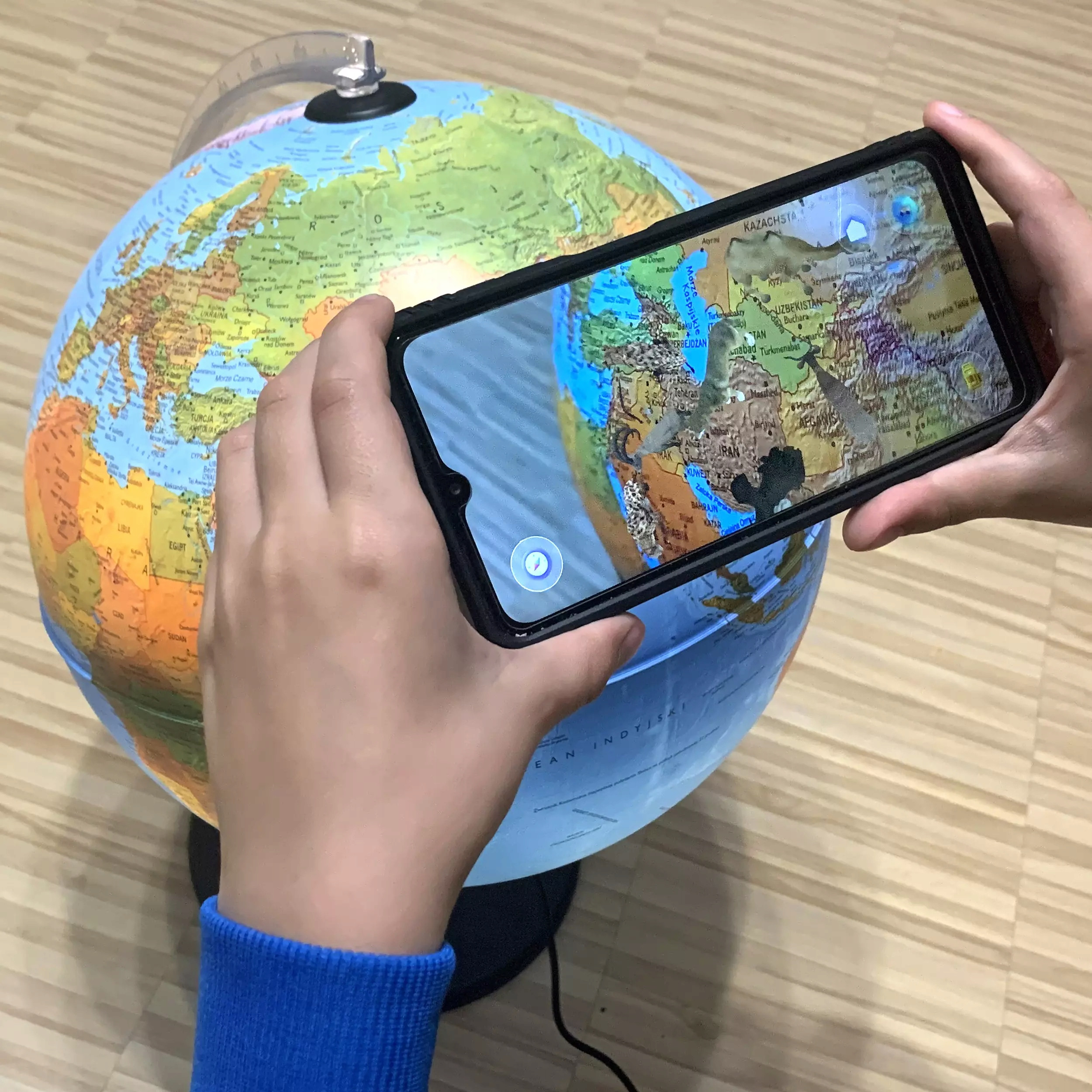 Klasyczna mapa fizyczna i polityczna w jednym