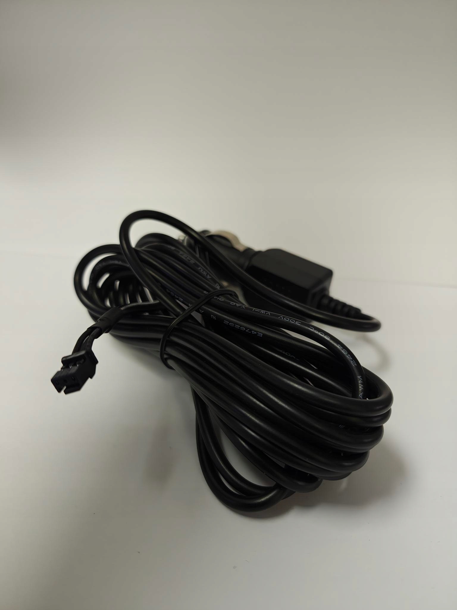 Napięcie wejściowe 12/24V – Uniwersalne zastosowanie w różnych pojazdach