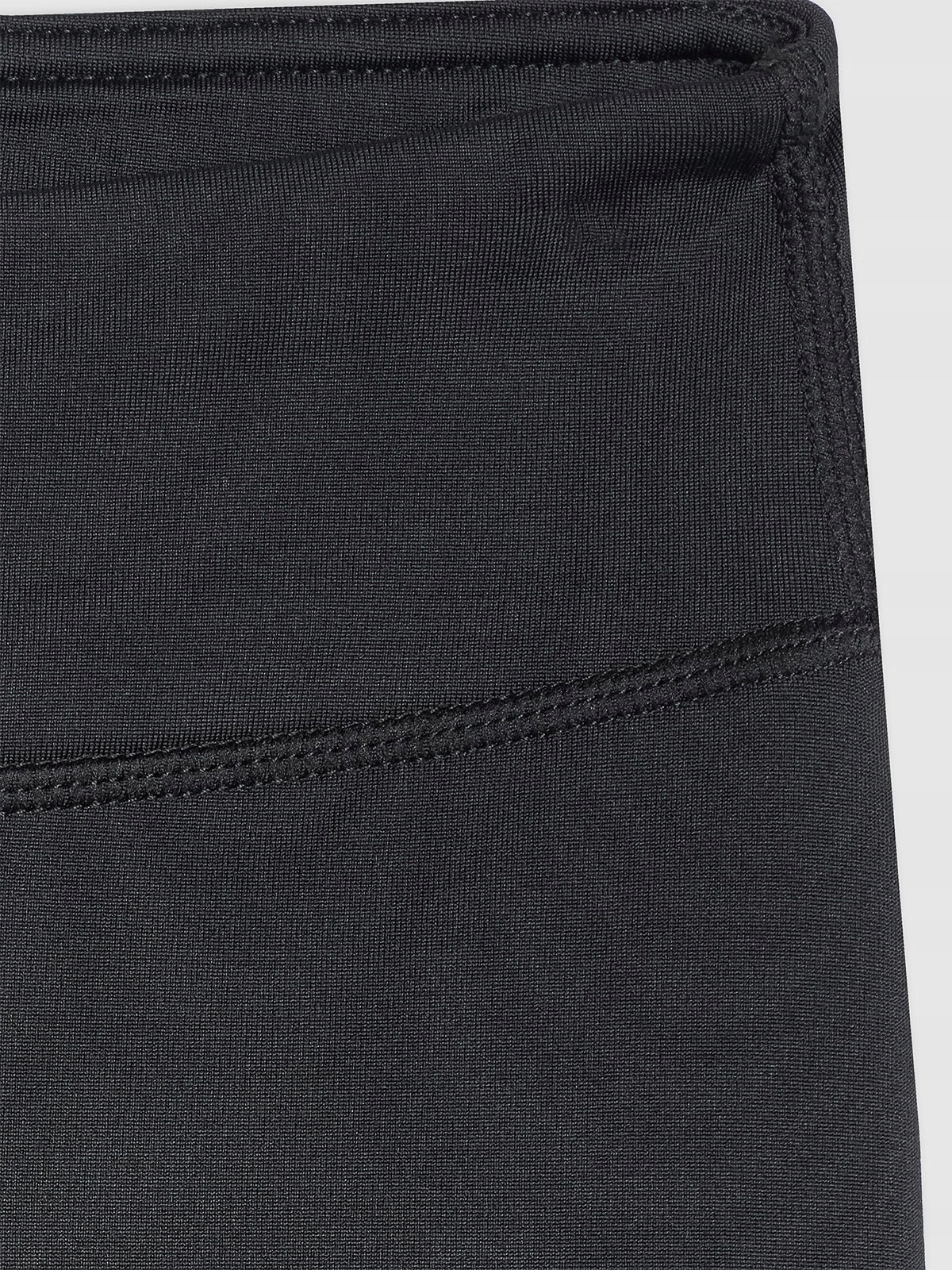 Materiał i technologia – Dlaczego warto wybrać bieliznę drapaną 4F?