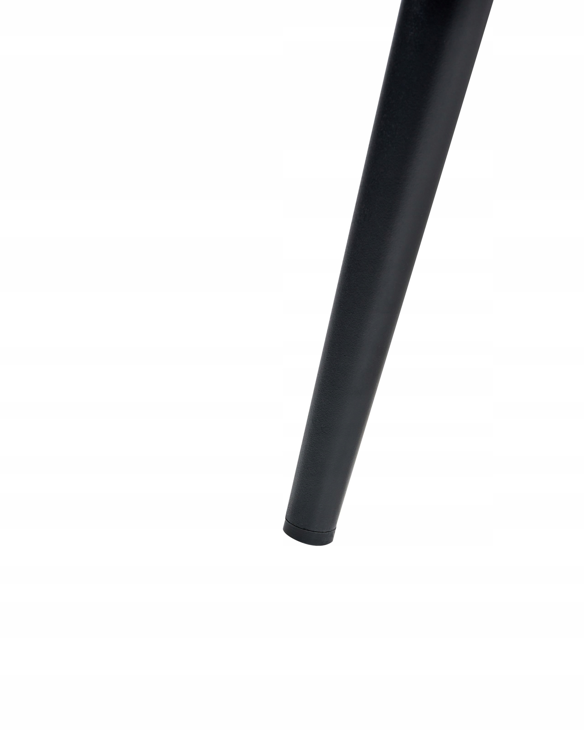 Stabilna konstrukcja z czarnymi metalowymi nogami