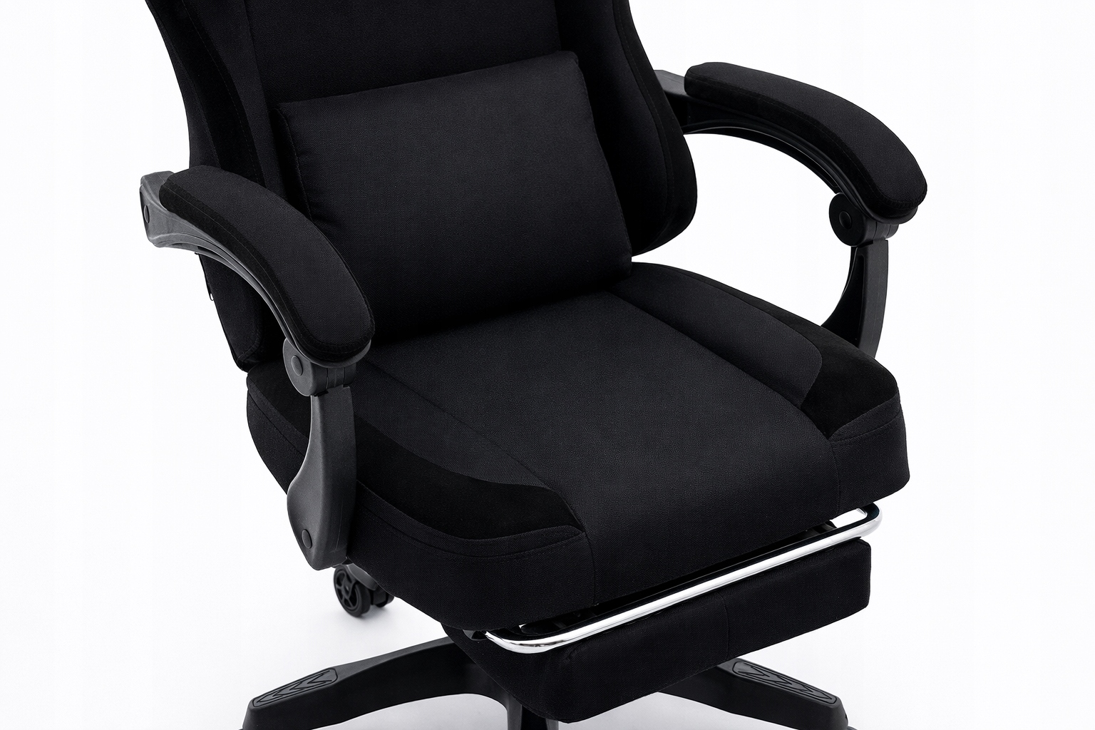 Uniwersalne zastosowanie – idealny do biura i gamingowego stanowiska