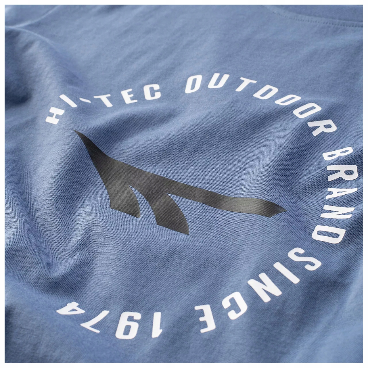 Modny nadruk Hi-Tec – Dynamiczny wygląd na każdą okazję