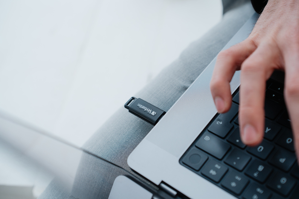 Kompatybilność z urządzeniami – Obsługuje laptopy, telefony i tablety