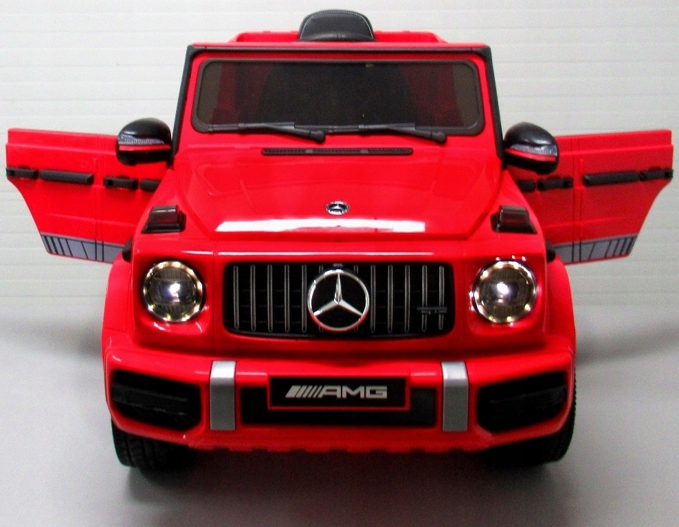 Świecące światła przednie i otwierane drzwi